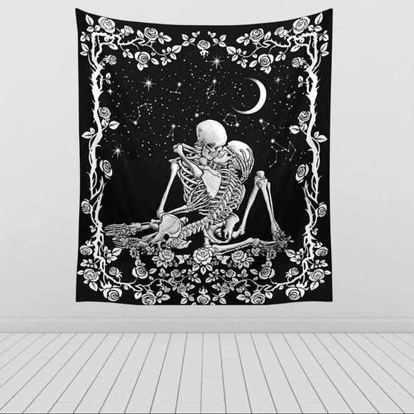 Skulls Love Astronomy Tapestry - Picture 1 of 1
